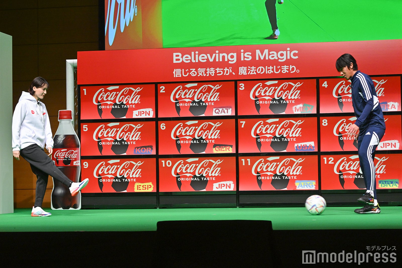 綾瀬はるか、中村俊輔 （C）モデルプレス