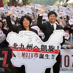 （左から）羽住英一郎監督、西島秀俊（C）2015劇場版「MOZU」製作委員会　（C）逢坂剛／集英社