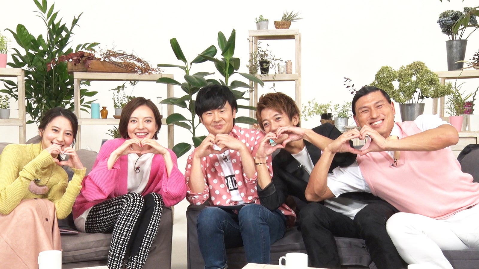 河北麻友子、ベッキー、若林正恭、大倉士門、春日俊彰／「あいのり：Asian Journey」第1話より（C）フジテレビ