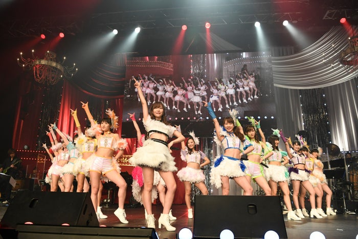 モーニング娘 17 Akb48コンサートにサプライズ登場 指原莉乃と サシニング娘 初披露 第7回akb48紅白対抗歌合戦 モデルプレス