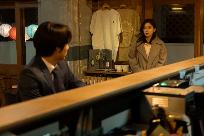 (左から)赤楚衛二、芳根京子「Re:リベンジ-欲望の果てに-」第5話より(C)フジテレビ