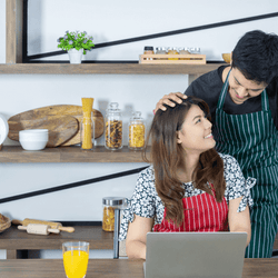 触る場所別 彼氏からのボディタッチ の隠された意味って モデルプレス