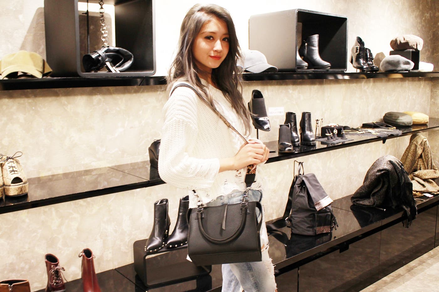 こちらのバッグもゲット(画像提供:所属事務所)