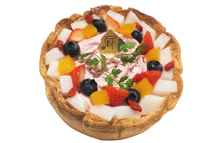 いちごと杏仁豆腐のチーズタルト/画像提供: PABLO(パブロ)