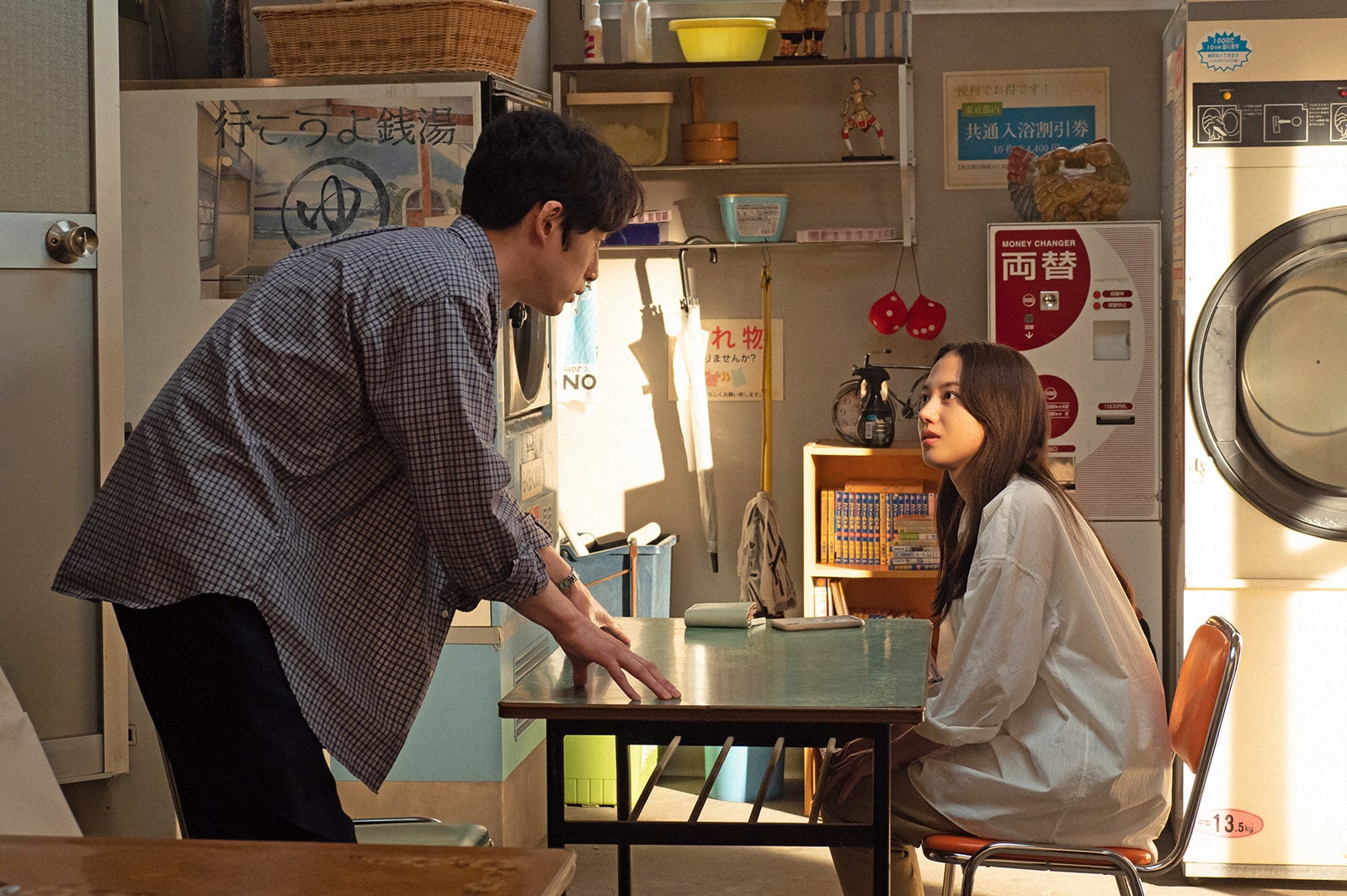 坂口健太郎、清原果耶 （C）NHK