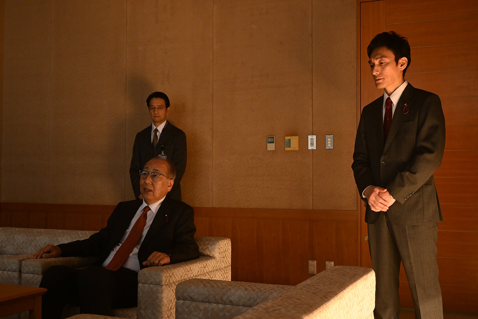 岸部一徳、草なぎ剛「罠の戦争」第9話より（C）カンテレ