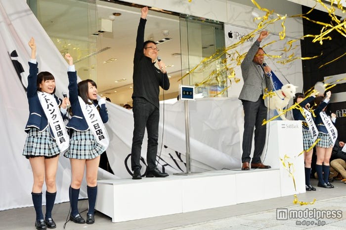 ソフトバンク「iPad Air」発売開始の瞬間