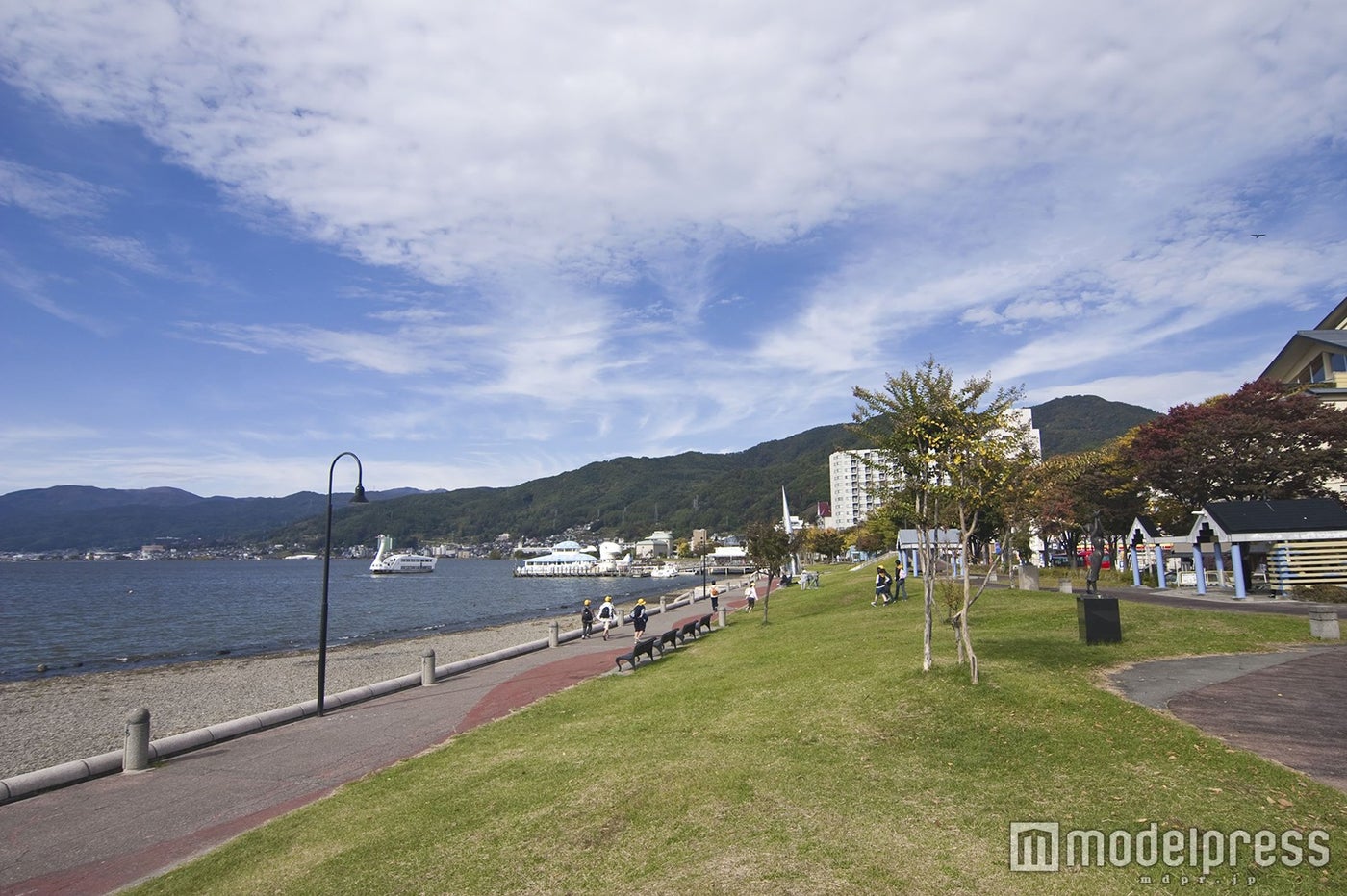 上諏訪公園・諏訪湖（諏訪市）／写真提供：長野県観光機構