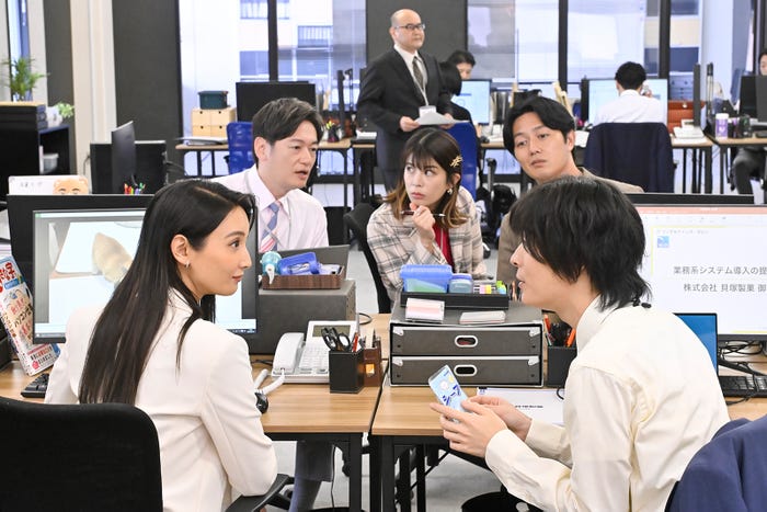 菜々緒、井浦新、さとうほなみ、工藤阿須加、塩野瑛久「無能の鷹」第6話(C)テレビ朝日