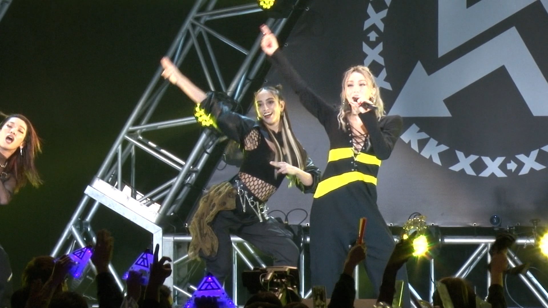 滝沢カレン、倖田來未ライブでバックダンサーに挑戦 