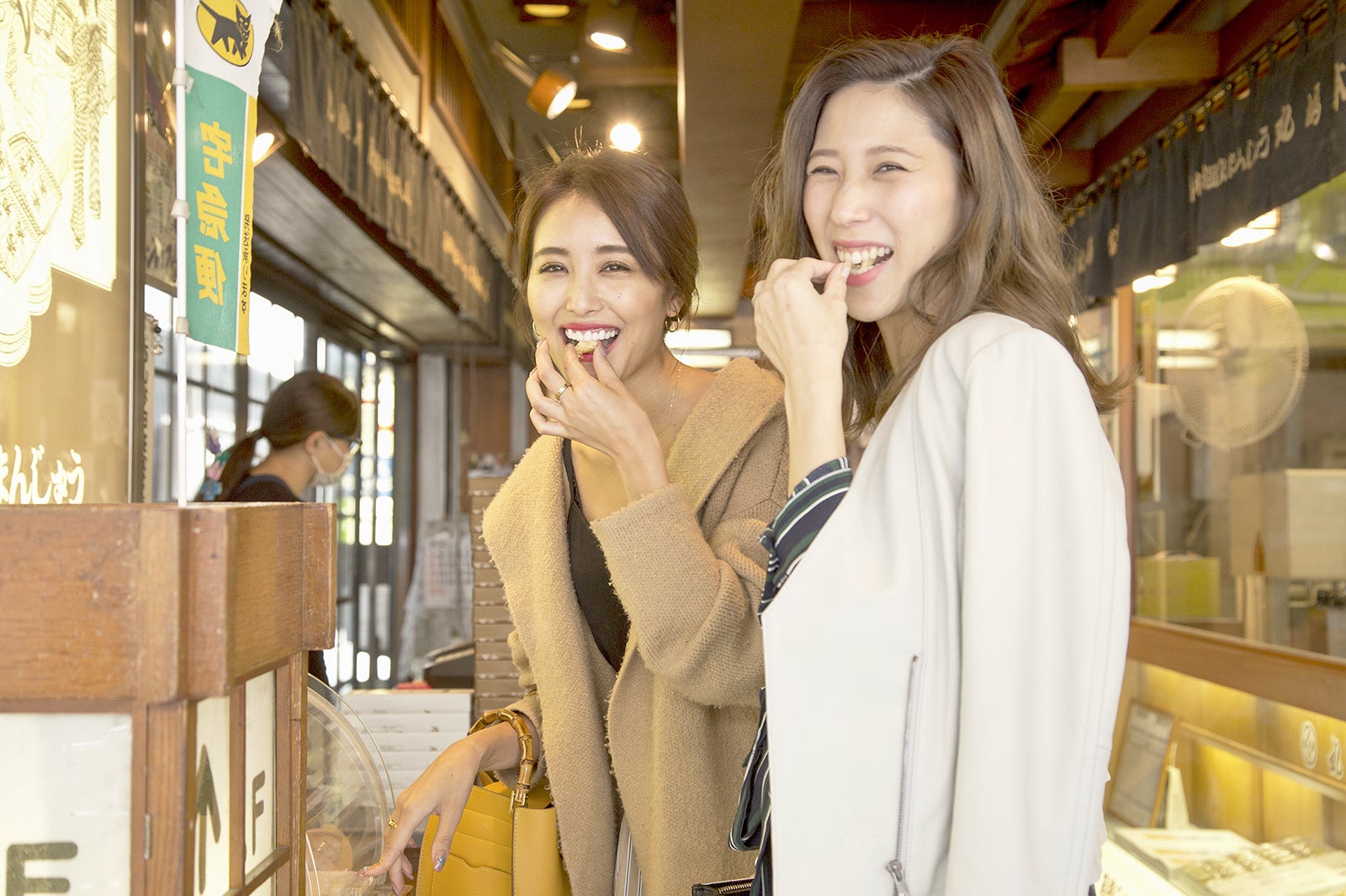 箱根といえば「箱根まんじゅう」！試食をペロリ