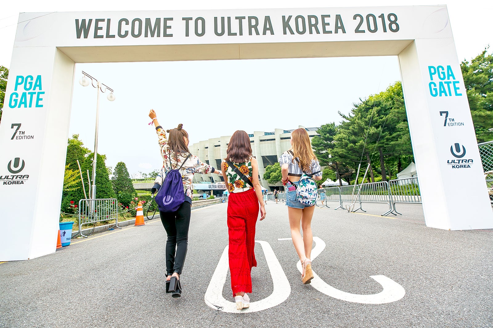 いよいよ会場内へ（提供写真）