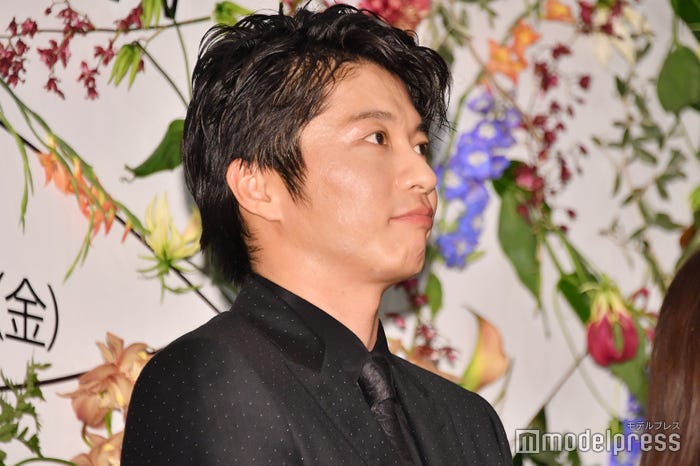 口をキュッと結ぶ田中圭 (C)モデルプレス