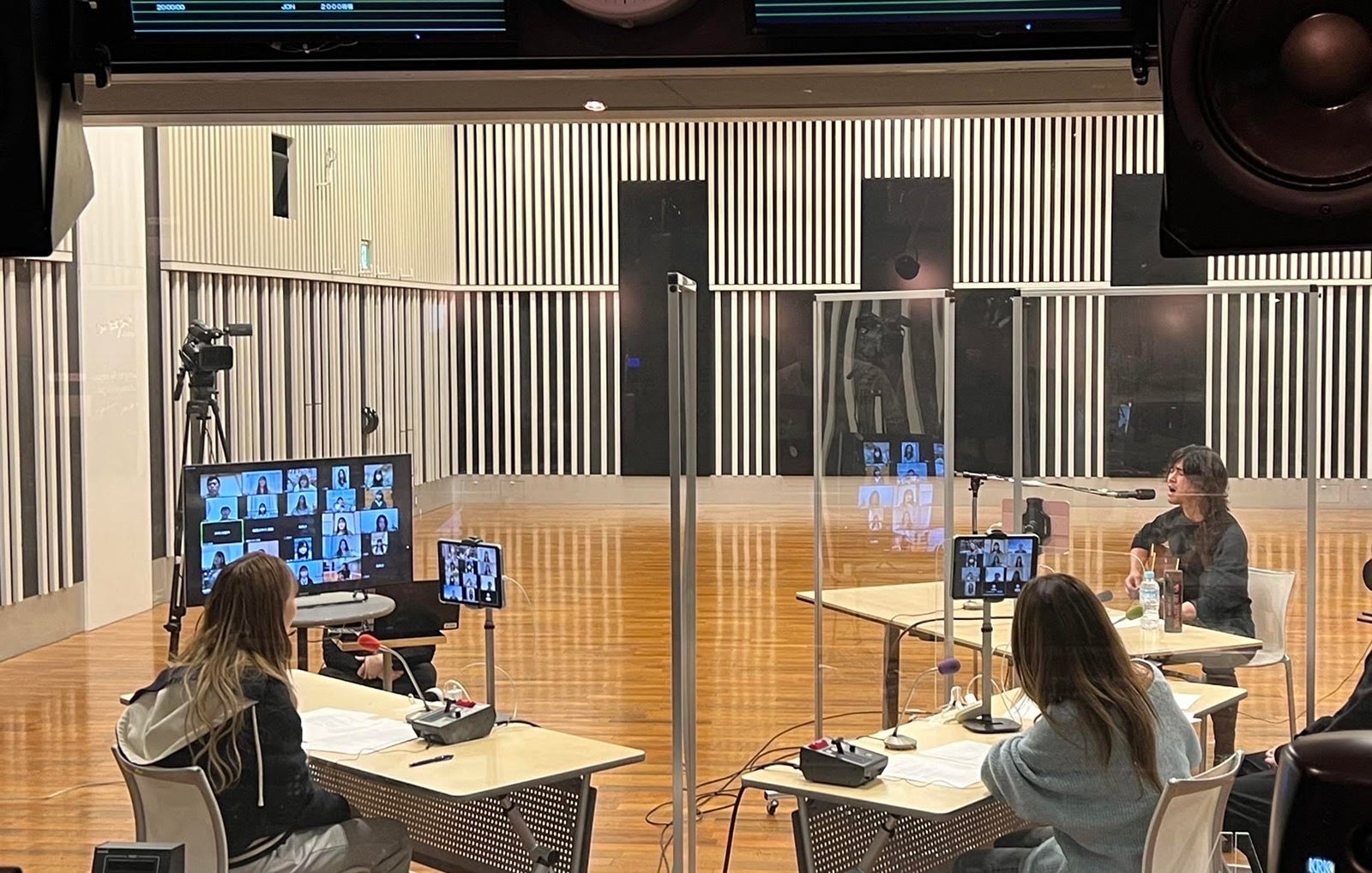 （左から）藤田ニコル、みちょぱ、藤巻亮太 （提供写真）