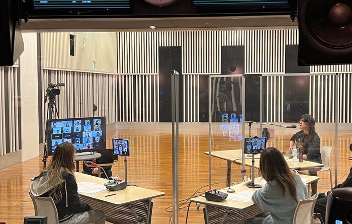 (左から)藤田ニコル、みちょぱ、藤巻亮太 (提供写真)