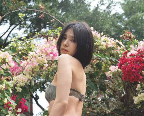 “史上最高露出“話題の元乃木坂46相楽伊織、美背中際立つ振り向きショット