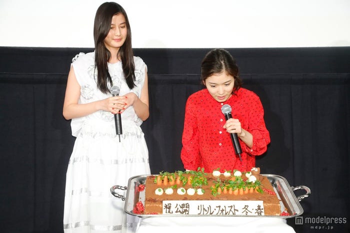 (左から)橋本愛、松岡茉優