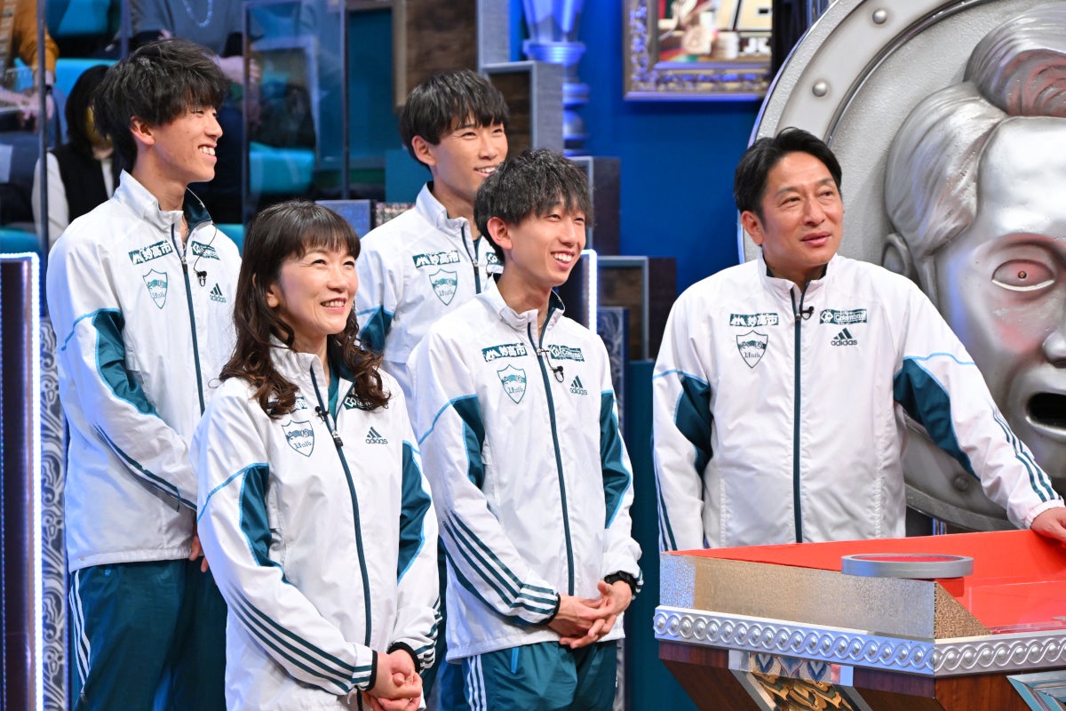 原監督夫妻＆青山学院大学駅伝部チーム（C）TBS
