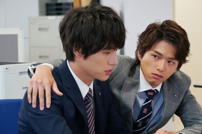 福士蒼汰、白洲迅/「愛してたって、秘密はある。」第5話より(画像提供:日本テレビ)