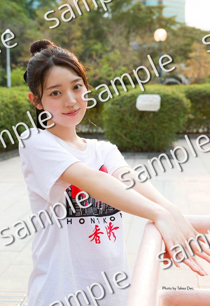 乃木坂46 阪口珠美1st写真集「青いバラ」タワーレコード渋谷店限定ポストカード撮影/Takeo Dec.(画像提供:幻冬舎)