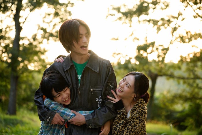 志水透哉、山本涼介、逢沢りな「18歳、新妻、不倫します。」第9話より(C)わたなべ志穂/小学館/ABC