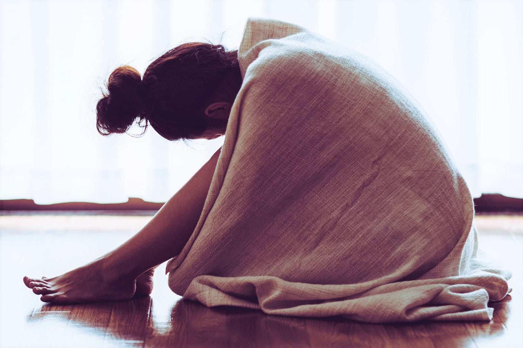 悩む女性