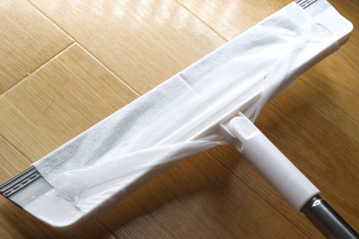 ワイパーのヘッドに白い掃除シートを装着した状態 ワイパーのヘッドに白い掃除シートを装着した状態