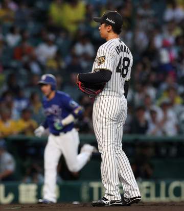 阪神・茨木が元虎戦士に手痛い一発を浴びる 二回無死から投手のマラーに安打を許し、四球を挟んで山本に3ラン 二回で4失点