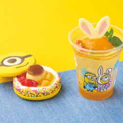 カラフル!イースターエッグのクッキーサンド ~プリン・アラ・モード~、ハッピー!イースターバニーのシトラスパインソーダ/画像提供:ユニバーサル・スタジオ・ジャパン