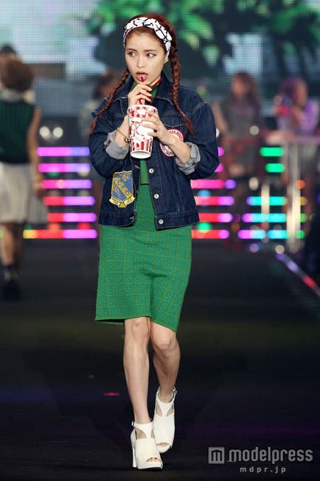 TGC「SLY LANG」ステージに出演した尾崎紗代子