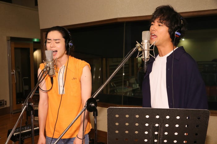 菅田将暉、桐谷健太(C)2017「火花」製作委員会
