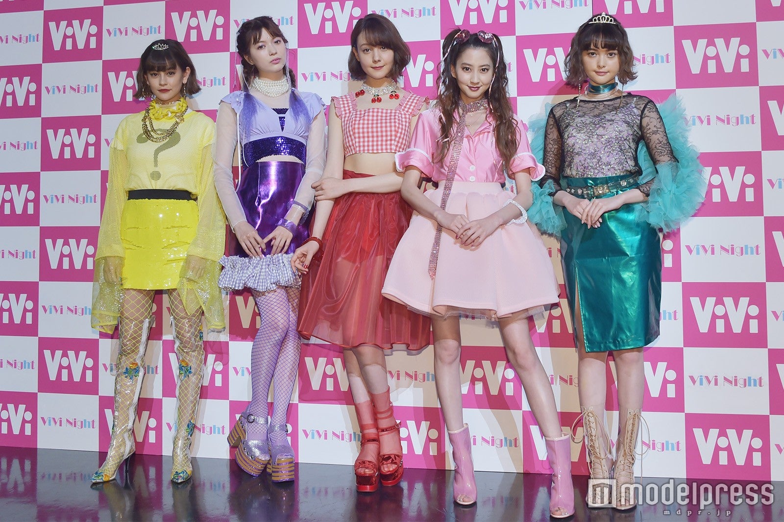 （左から）emma、八木アリサ、トリンドル玲奈、河北麻友子、玉城ティナ （C）モデルプレス