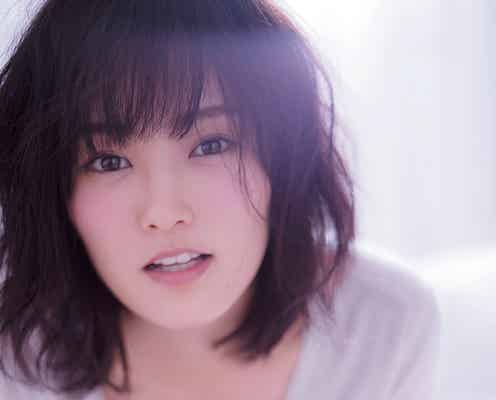 NMB48山本彩、美くびれ&くっきり谷間のバストで悩殺 初の女性誌表紙