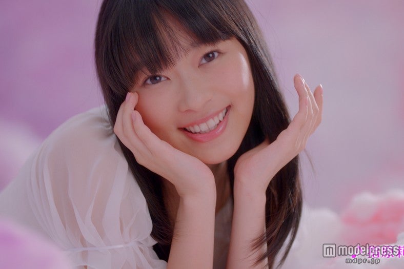 指原莉乃、自慢の美脚を大胆披露「私じゃないみたい」