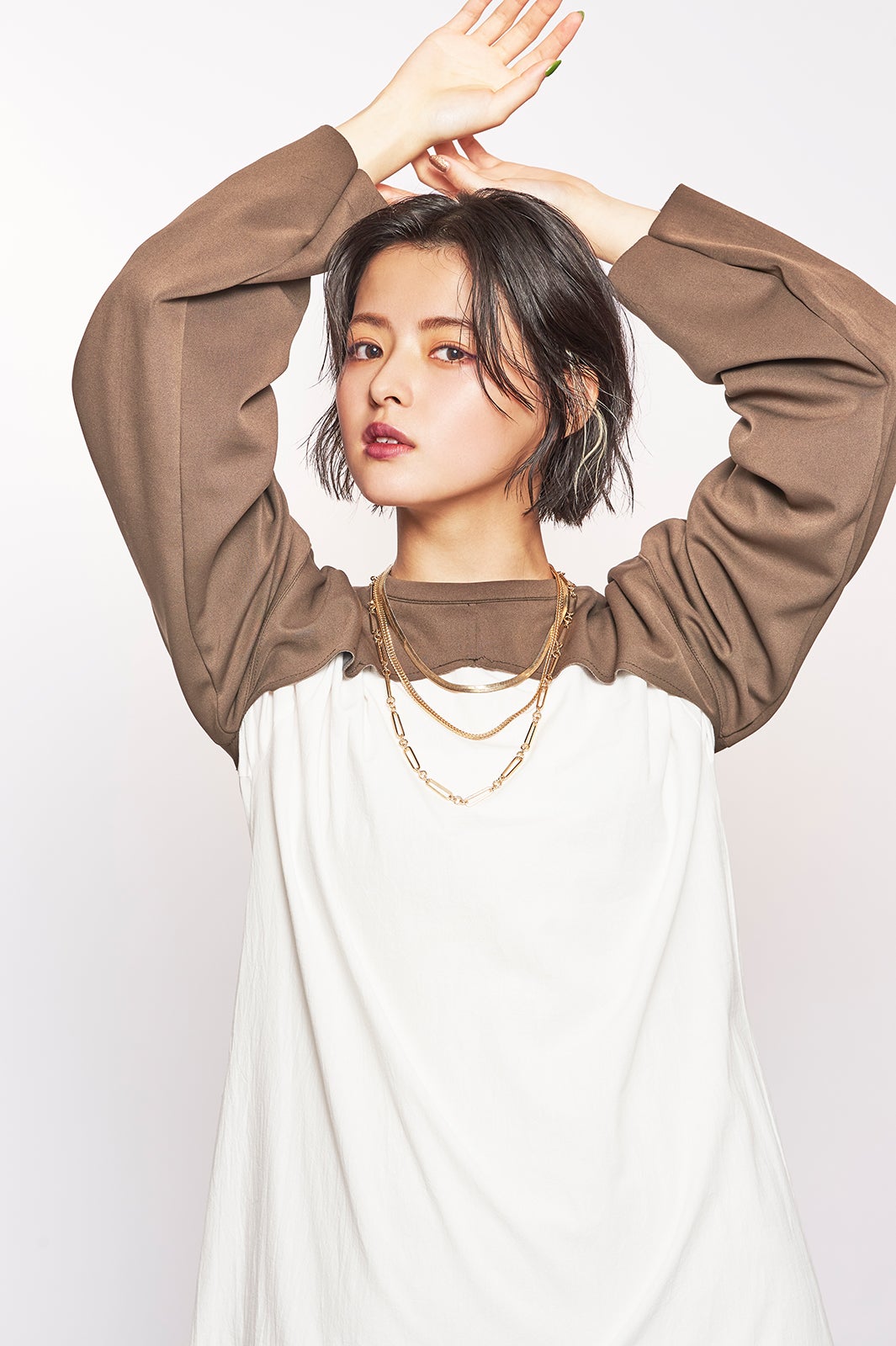 シャツワンピ：Ungrid
トップス：EMODA
パンツ：EMODA
（提供写真）