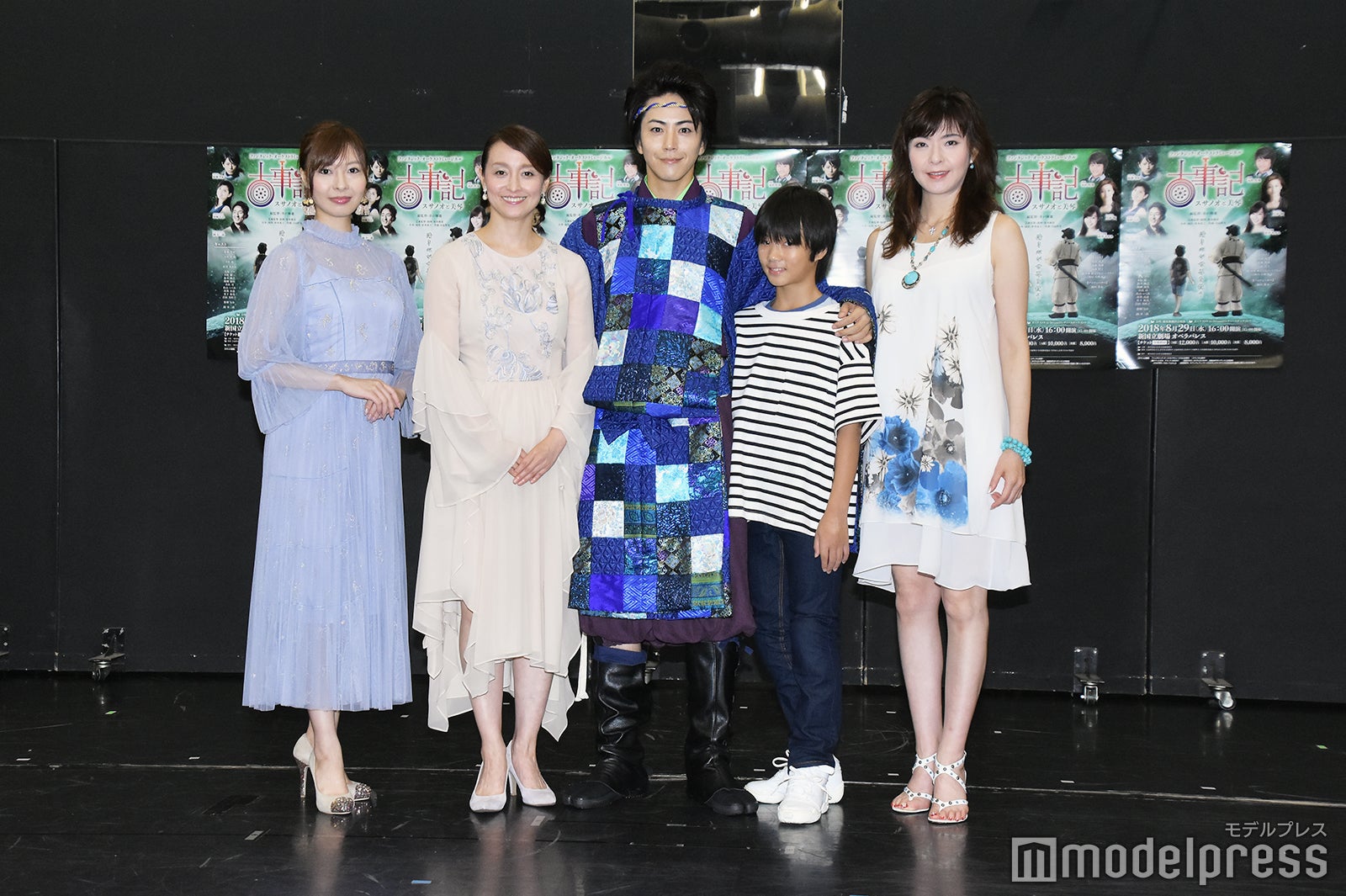 （左から）折井あゆみ、月影瞳、廣瀬智紀、木村咲哉、彩輝なお（C）モデルプレス