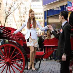 ミニスカで美脚を披露した神田うの