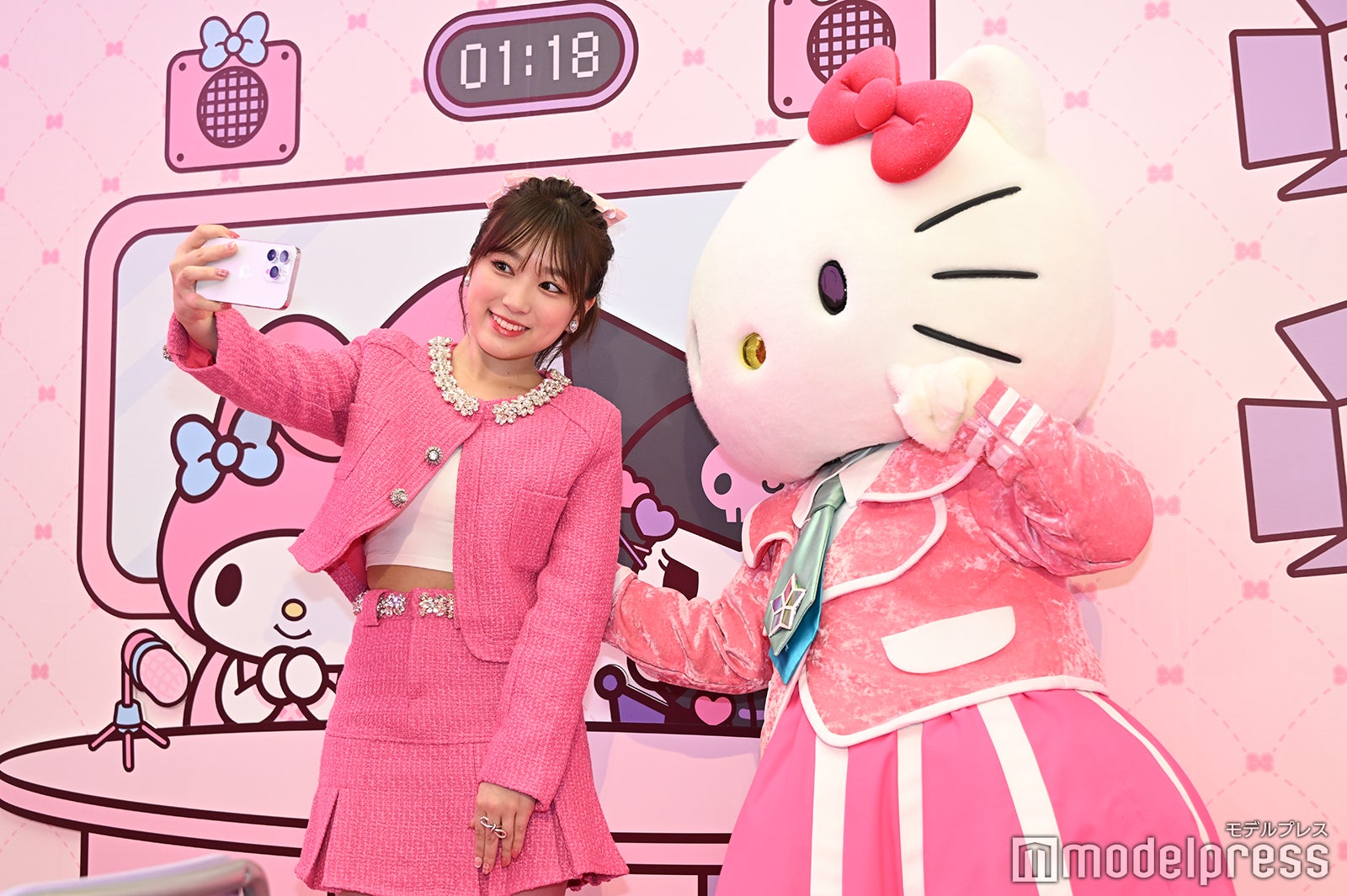 矢吹奈子、キティちゃん（C）モデルプレス