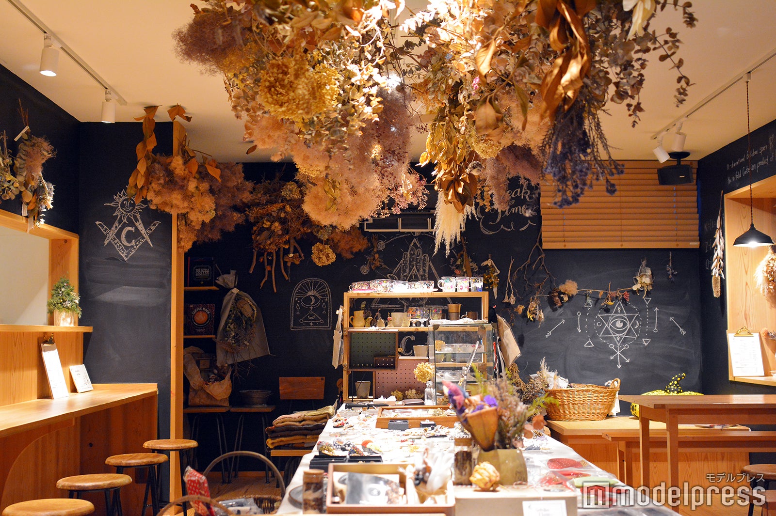 毎週、木・金曜のみ21時～24時まで夜カフェとしても営業（C）モデルプレス