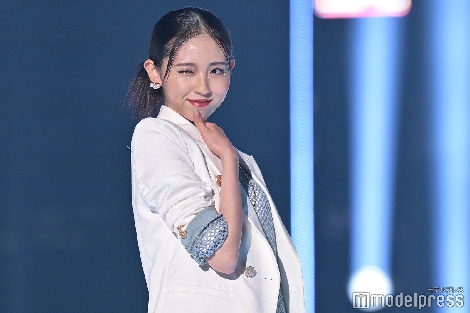 「Seventeen」入江美沙希、ショートパンツからスラリ美脚 ホワイトセットアップで爽やかに＜TGC2023A／W＞