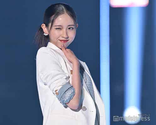 「Seventeen」入江美沙希、ショートパンツからスラリ美脚 ホワイトセットアップで爽やかに<TGC2023A/W>