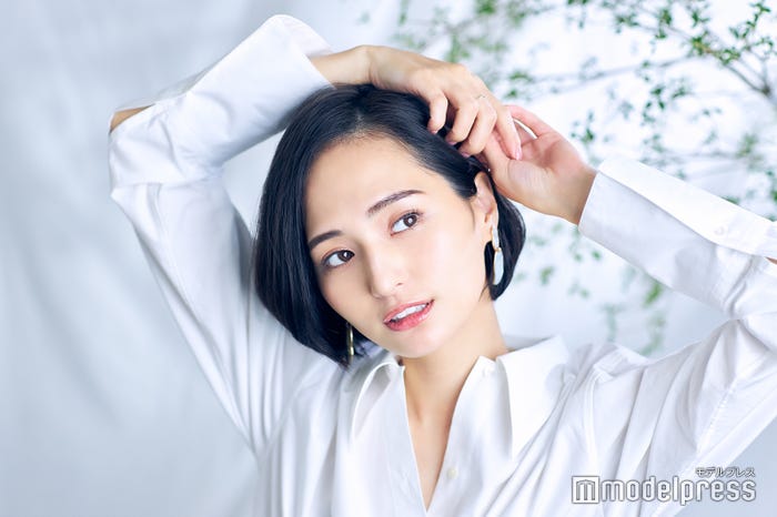 山賀琴子(C)モデルプレス