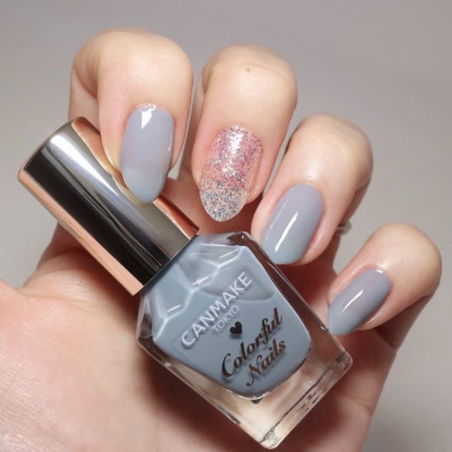 キャンメイクのカラフルネイルズ