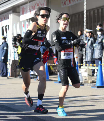 創価大・小池莉希が圧巻区間賞 区間記録にあと1秒 左・赤、右・青の“創価大カラー”シューズで堂々快走「目立ちたい性格。この靴を履いて区間賞をとれて本当にうれしい」
