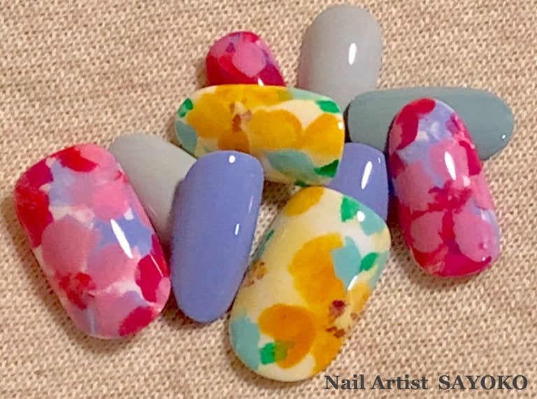 くすみ系カラー×ボタニカルフラワー ネイル