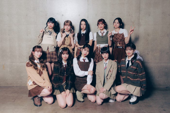 ME:I(前列左から)SUZU、KEIKO、MOMONA、SHIZUKU、COCORO(後列左から)RINON、AYANE、MIU、RAN、KOKONA(C)LAPONE GIRLS