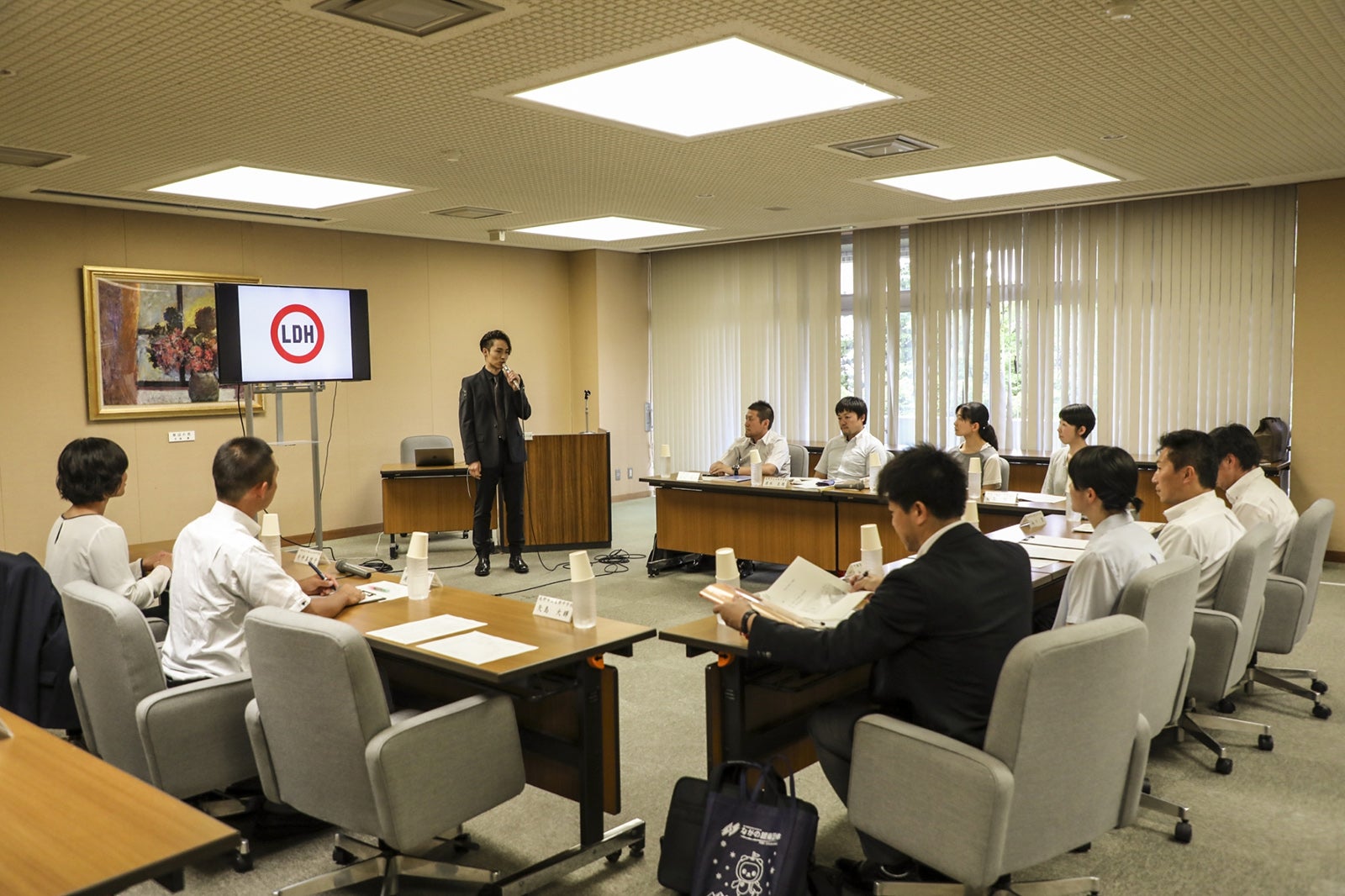 教員との意見交換（写真提供：LDH）