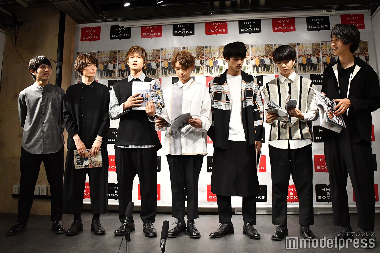 M!LK／（左から）吉田仁人、山中柔太朗、佐野勇斗、宮世琉弥、板垣瑞生、塩崎太智、曽野舜太 （C）モデルプレス