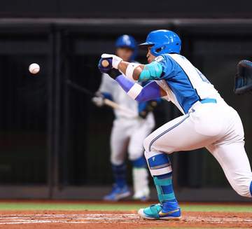 日本ハム・万波 セーフティースクイズ成功にニンマリ「バントめちゃめちゃ得意なんで」 次打席は「いい気分で」9号ソロ