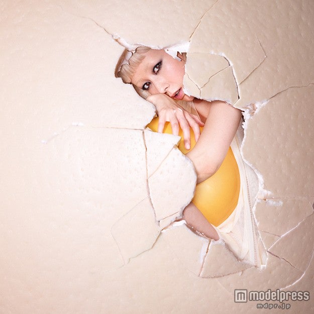 木村カエラ、卵に変身